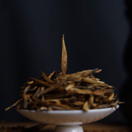 Красный чай Да Цзинь Чжэнь Ван "Золотые Иглы" - фото 4