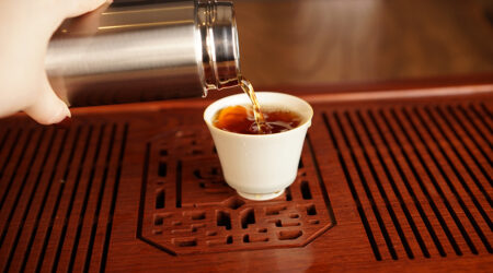 Почему китайский чай лучше заваривать проливами